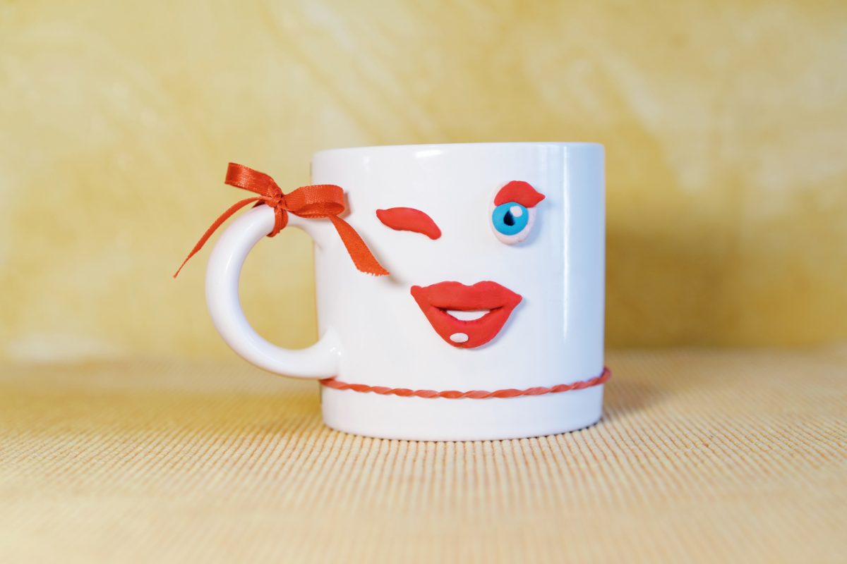 You are currently viewing Les mugs rigolos, cadeaux idéaux pour les passionnés de caféine et d’humour